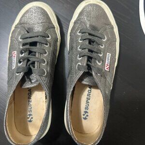 Superga Metallic Silver Sneakers – Women’s Size 6 (EU 36)